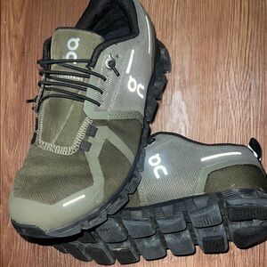 On Running Athletic Shoes Black and Green with CloudTec waterproof